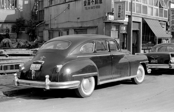 46-2b 46-48 (071-33) 1946-48 Chrysler 4dr Sedan.jpg